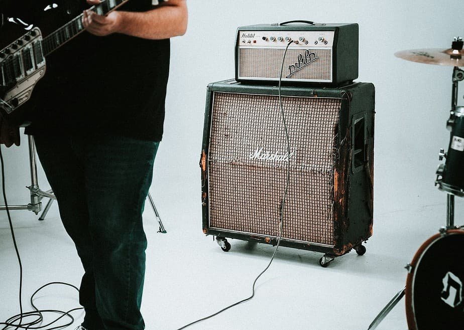 guitar amplifier near drum instrument